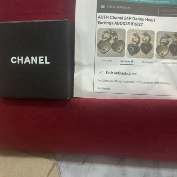 ❤️❤️host pick❤️❤️Chanel authentic 24p enamel heart earrings - Picture 5 of 7